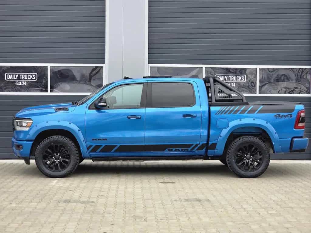 Dodge RAM 1500 5.7 4x4 Laramie Pano LED 12´´ El. Steps 06/2021-photo-17