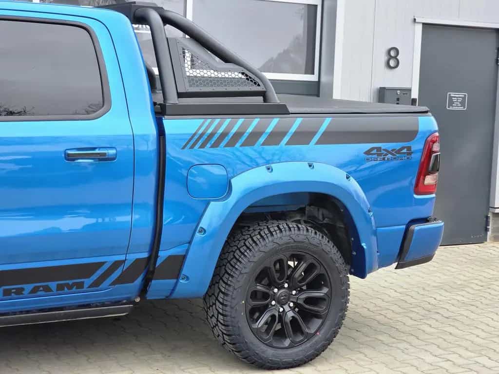 Dodge RAM 1500 5.7 4x4 Laramie Pano LED 12´´ El. Steps 06/2021-photo-19