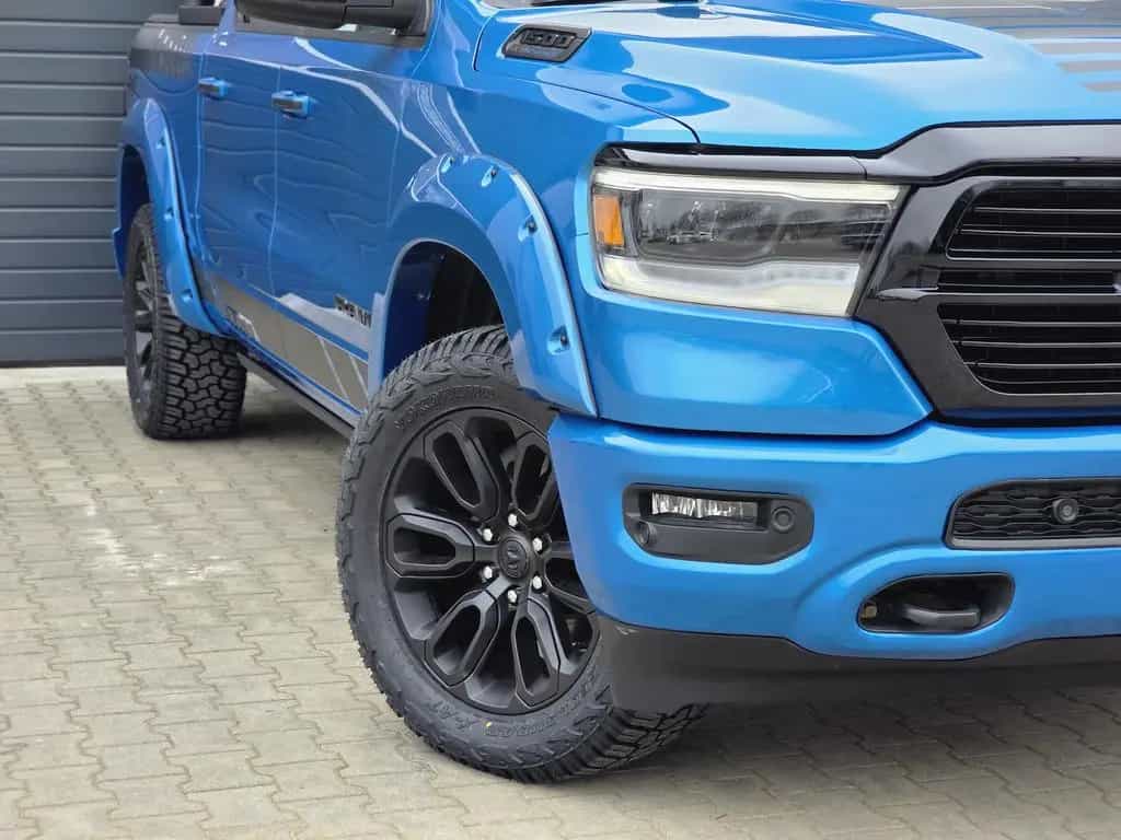 Dodge RAM 1500 5.7 4x4 Laramie Pano LED 12´´ El. Steps 06/2021-photo-2