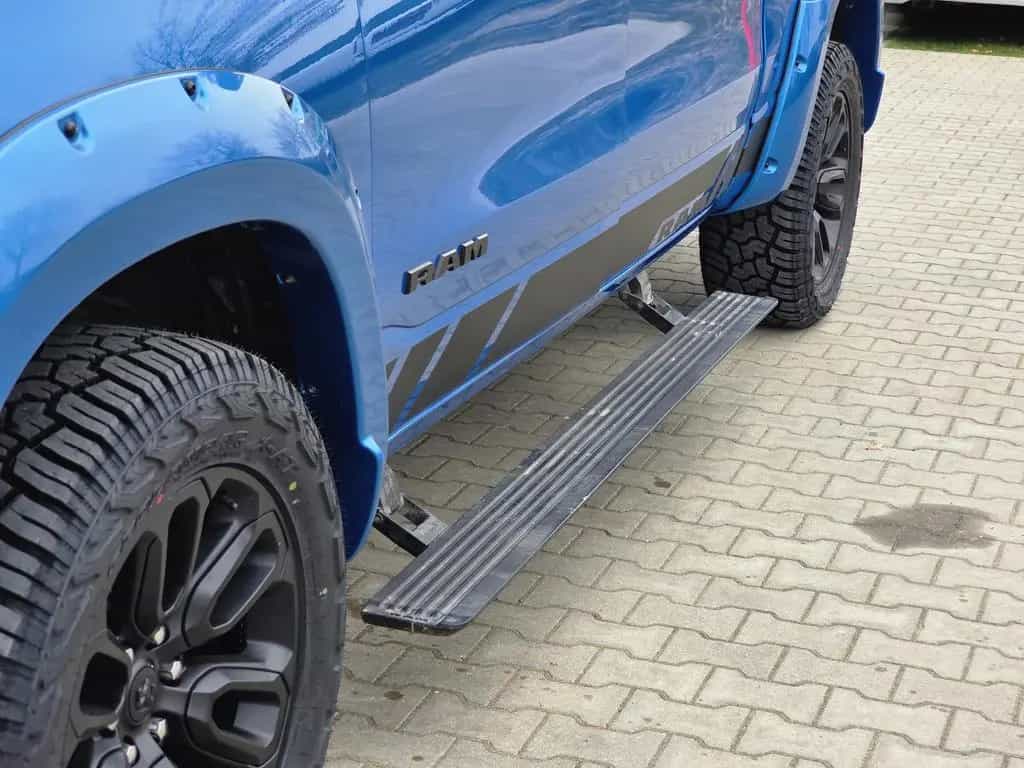 Dodge RAM 1500 5.7 4x4 Laramie Pano LED 12´´ El. Steps 06/2021-photo-20
