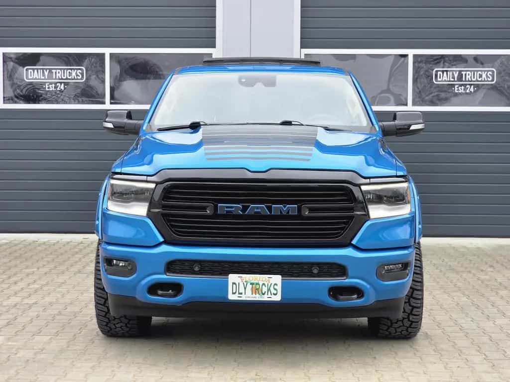 Dodge RAM 1500 5.7 4x4 Laramie Pano LED 12´´ El. Steps 06/2021-photo-4