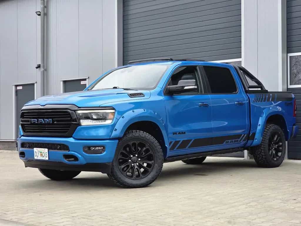 Dodge RAM 1500 5.7 4x4 Laramie Pano LED 12´´ El. Steps 06/2021-photo-5