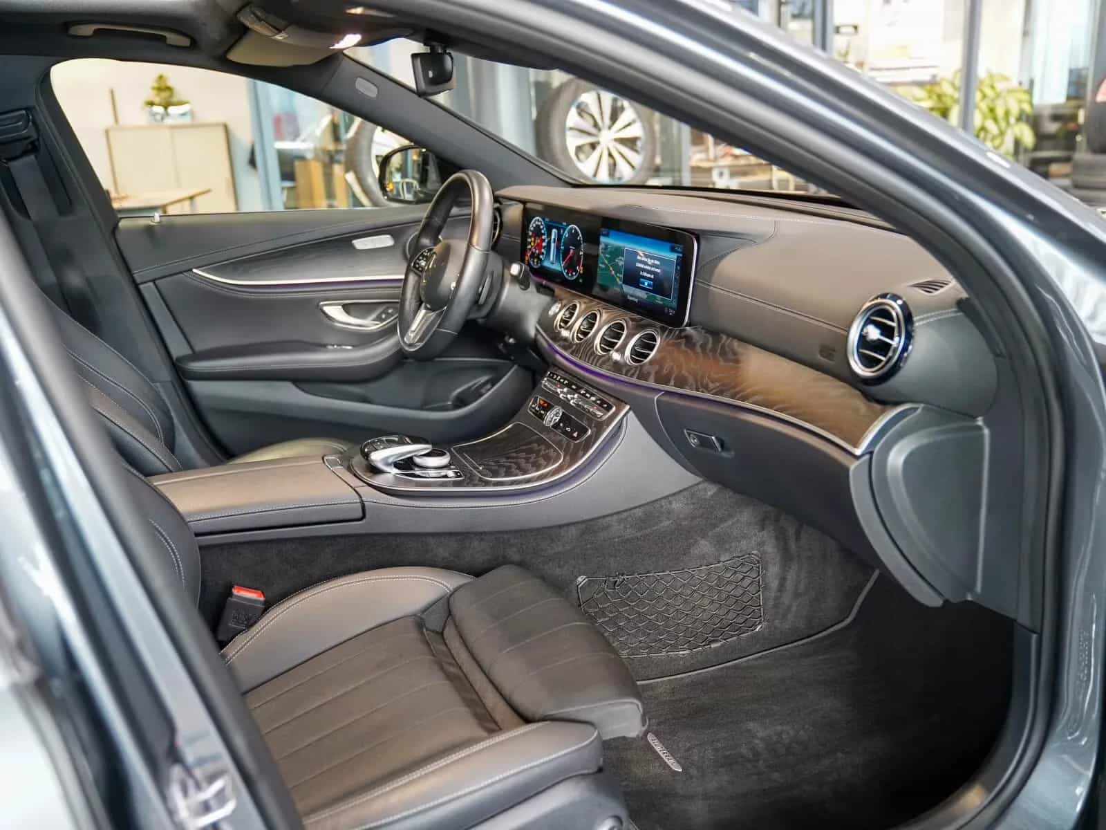 Mercedes-Benz E-Class 400 12/2018-photo-12