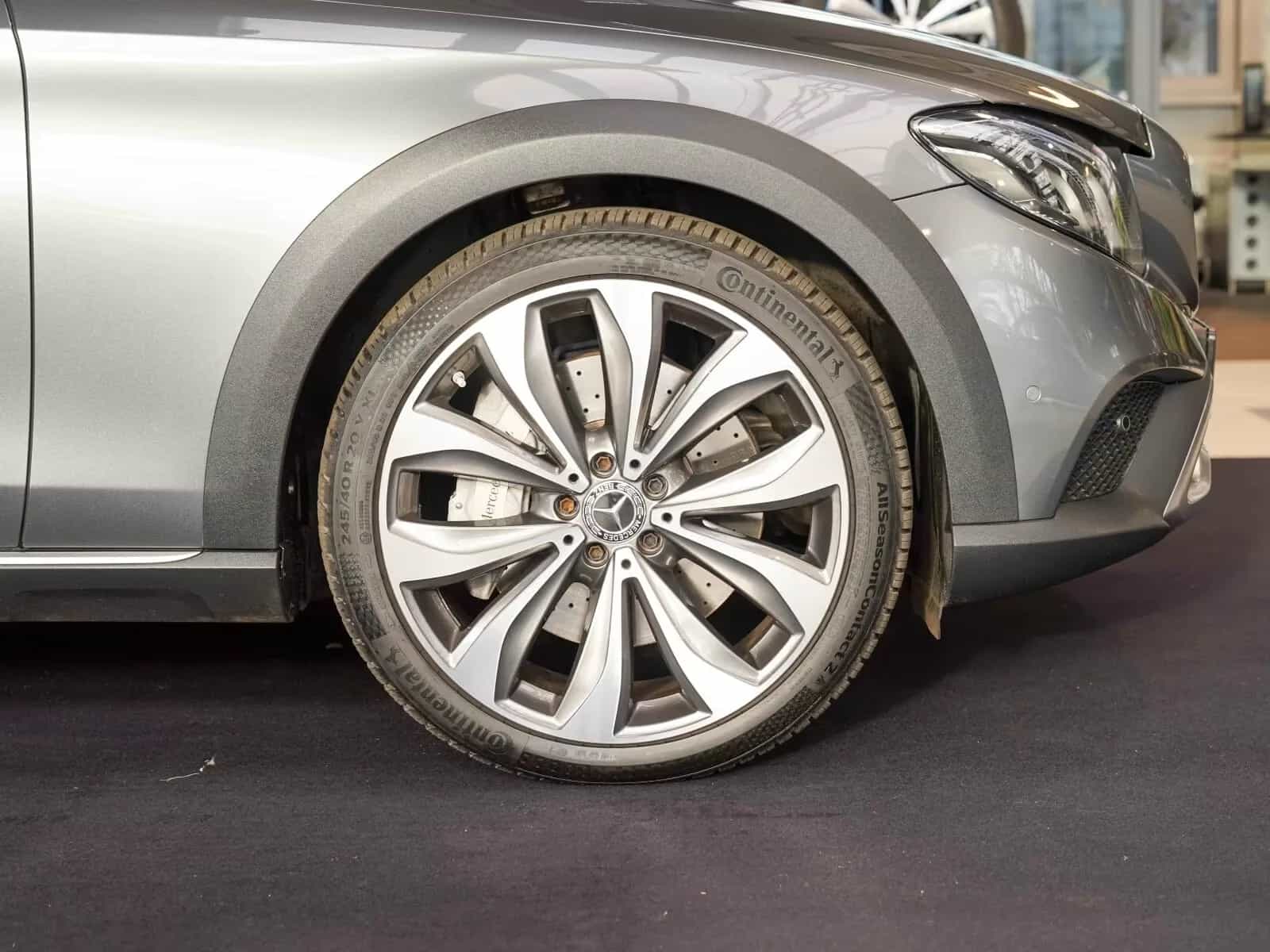 Mercedes-Benz E-Class 400 12/2018-photo-2