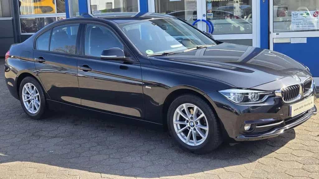 BMW 3 Series 318 318 i Sport Line Anhängerkupplung Navi LED 02/2016-photo-14
