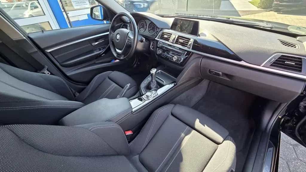 BMW 3 Series 318 318 i Sport Line Anhängerkupplung Navi LED 02/2016-photo-19