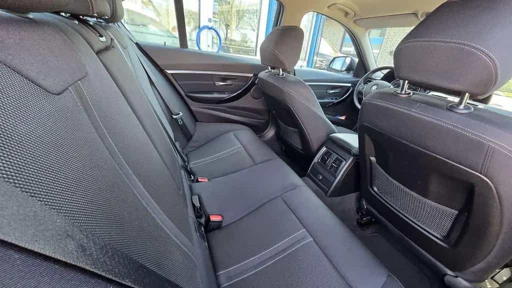 BMW 3 Series 318 318 i Sport Line Anhängerkupplung Navi LED 02/2016-photo-21