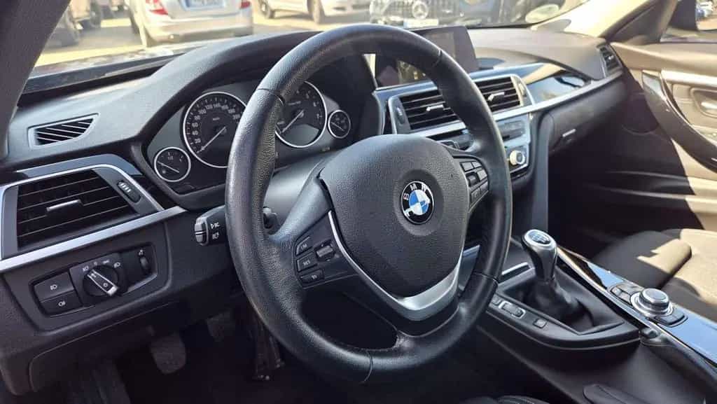 BMW 3 Series 318 318 i Sport Line Anhängerkupplung Navi LED 02/2016-photo-5