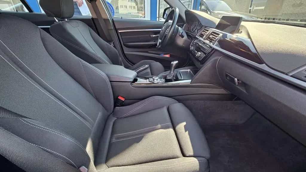 BMW 3 Series 318 318 i Sport Line Anhängerkupplung Navi LED 02/2016-photo-9