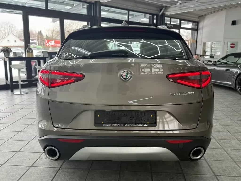 Alfa Romeo Stelvio 2.2 D Super, 1.Hd., LED, Leder, Navi 05/2017-photo-2