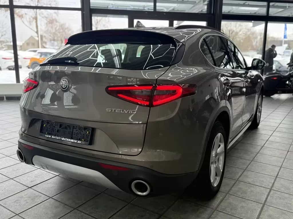 Alfa Romeo Stelvio 2.2 D Super, 1.Hd., LED, Leder, Navi 05/2017-photo-5