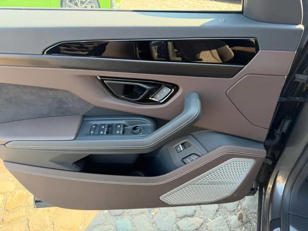 Lamborghini Urus 4.0 V8 Sport 01/2025-photo-25