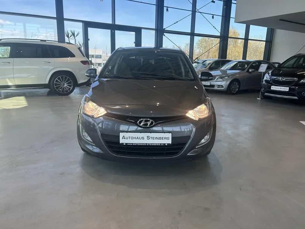 Hyundai i20 AUTOMATIK+NAVI+SCHIEBEDACH+AHK i20 Style 09/2014-photo-1