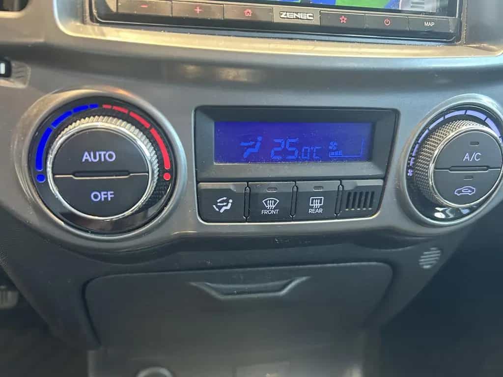 Hyundai i20 AUTOMATIK+NAVI+SCHIEBEDACH+AHK i20 Style 09/2014-photo-15