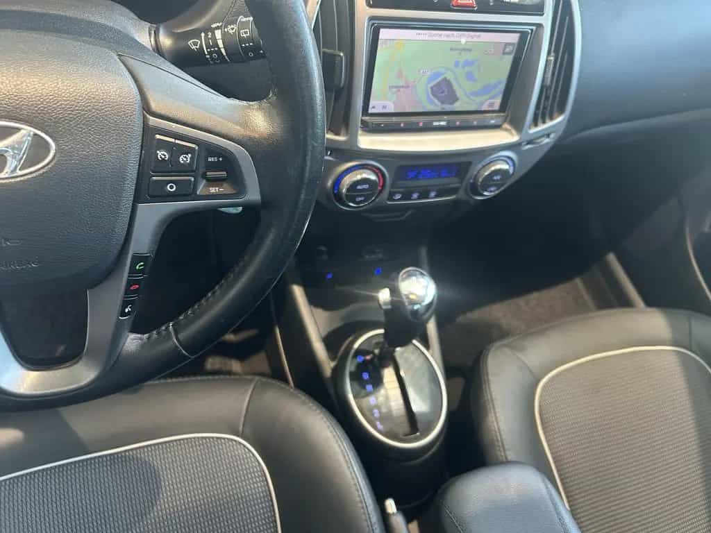 Hyundai i20 AUTOMATIK+NAVI+SCHIEBEDACH+AHK i20 Style 09/2014-photo-17