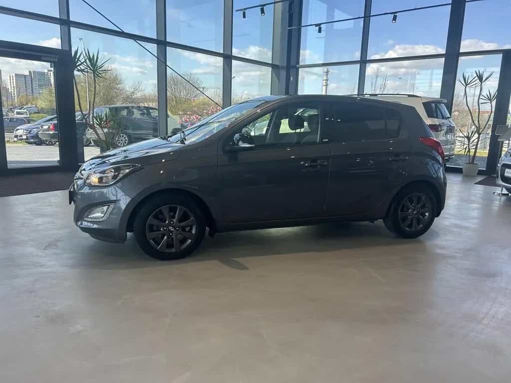Hyundai i20 AUTOMATIK+NAVI+SCHIEBEDACH+AHK i20 Style 09/2014-photo-2