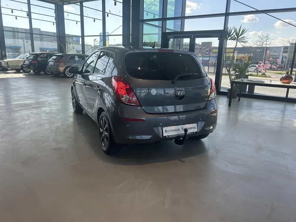 Hyundai i20 AUTOMATIK+NAVI+SCHIEBEDACH+AHK i20 Style 09/2014-photo-4