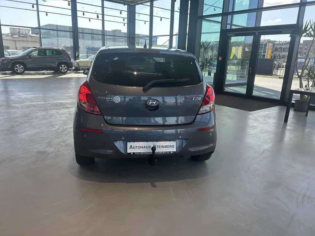 Hyundai i20 AUTOMATIK+NAVI+SCHIEBEDACH+AHK i20 Style 09/2014-photo-5