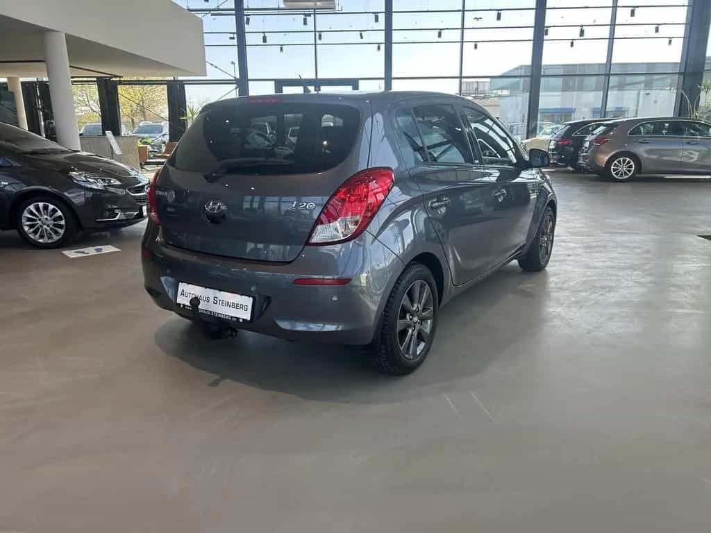 Hyundai i20 AUTOMATIK+NAVI+SCHIEBEDACH+AHK i20 Style 09/2014-photo-6