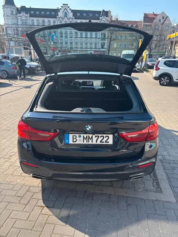 BMW 5 Series 520i Touring A - 07/2019-photo-2