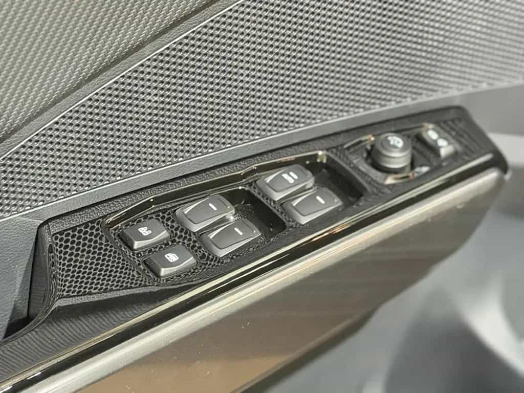 KGM Tivoli Nomad Plus +Leder+LED+SHZ+LenkradHZ null-photo-27