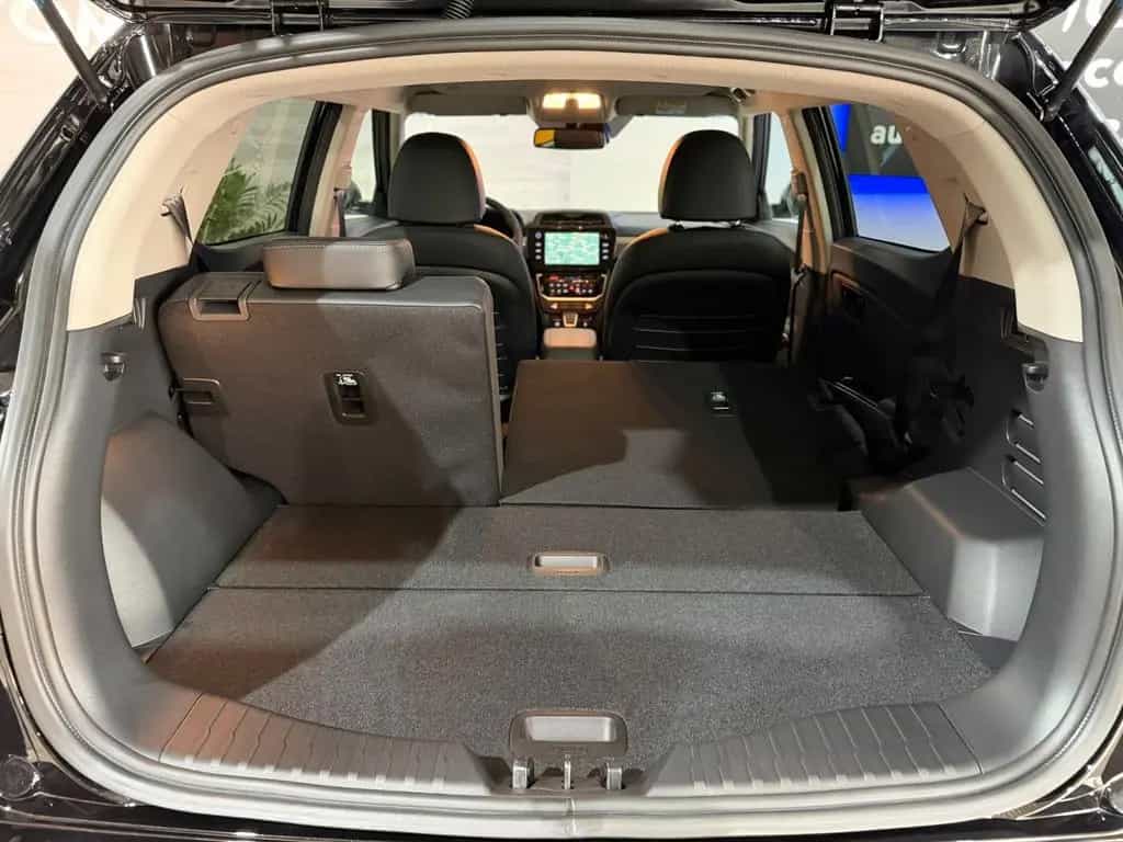 KGM Tivoli Nomad Plus +Leder+LED+SHZ+LenkradHZ null-photo-37