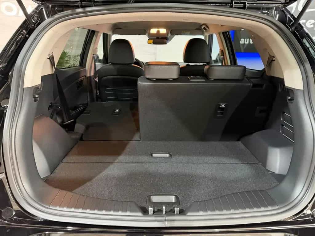 KGM Tivoli Nomad Plus +Leder+LED+SHZ+LenkradHZ null-photo-38