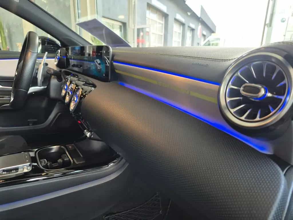 Mercedes-Benz A-Class 250 Edition 1 Night-Paket/Multi LED/2.Ha/Gar./ 11/2018-photo-27