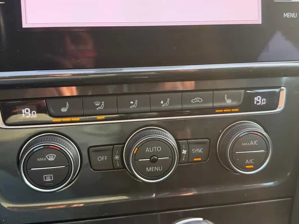 Volkswagen Golf 1.5 16V DSG Kombi Cam ACC APP Connect 07/2019-photo-18