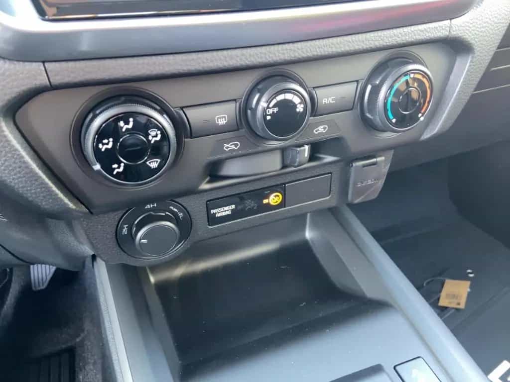 Isuzu D-Max Double Cab 4x4 LS 163PS Automatik/Winter/R null-photo-14