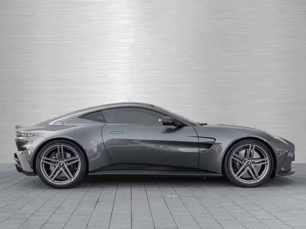 Aston Martin V8 Vantage 07/2025-photo-12