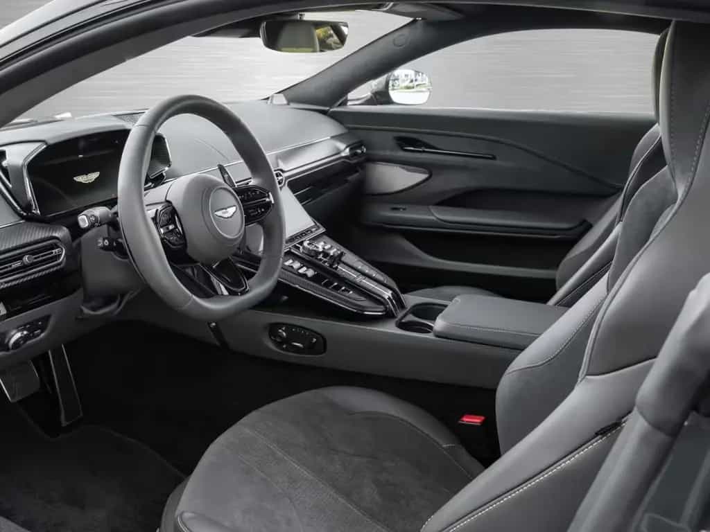 Aston Martin V8 Vantage 07/2025-photo-2