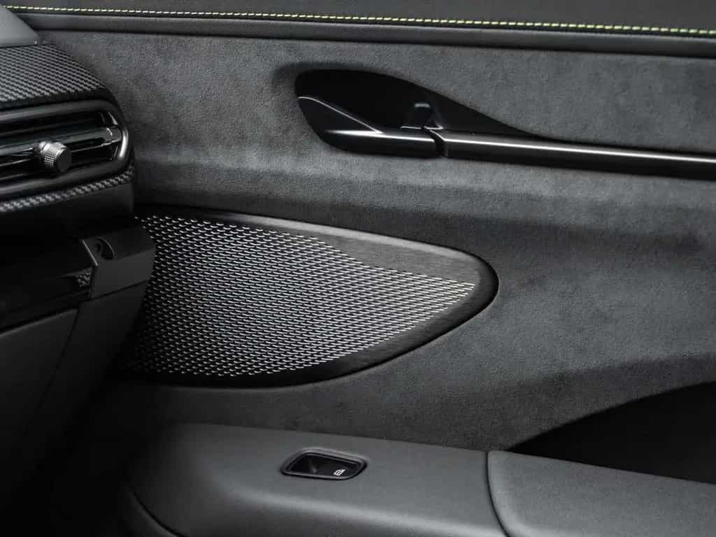 Aston Martin V8 Vantage 07/2025-photo-31