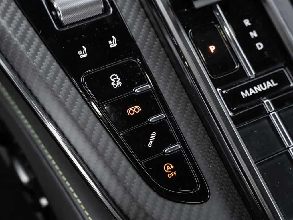 Aston Martin V8 Vantage 07/2025-photo-34