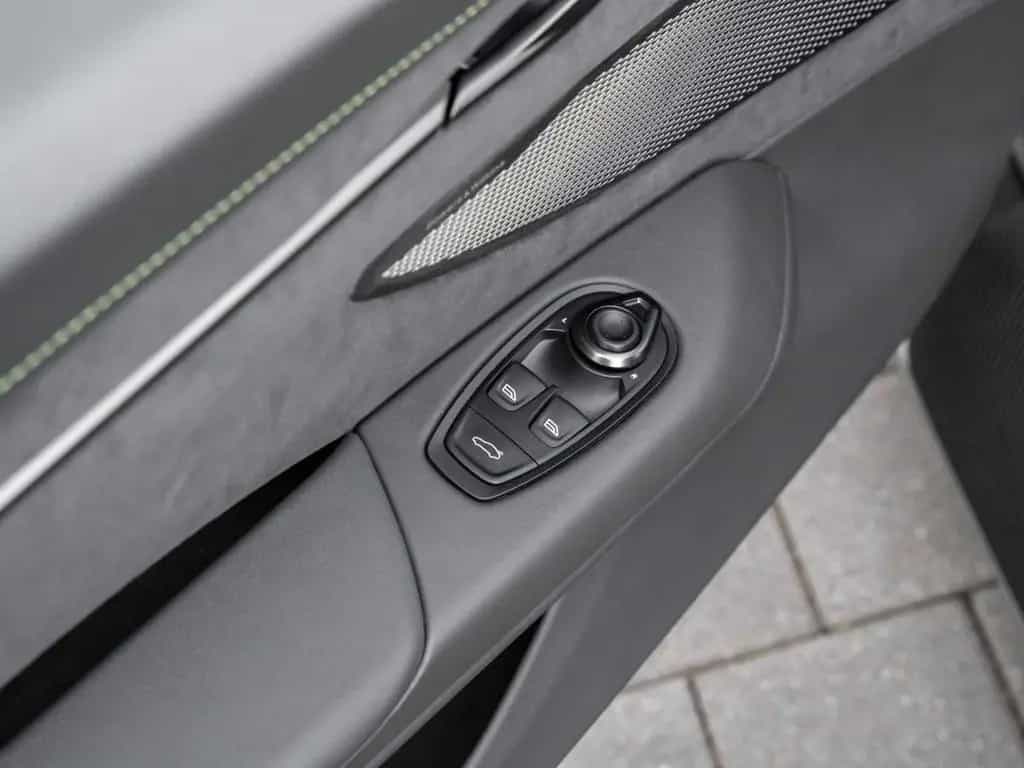Aston Martin V8 Vantage 07/2025-photo-39