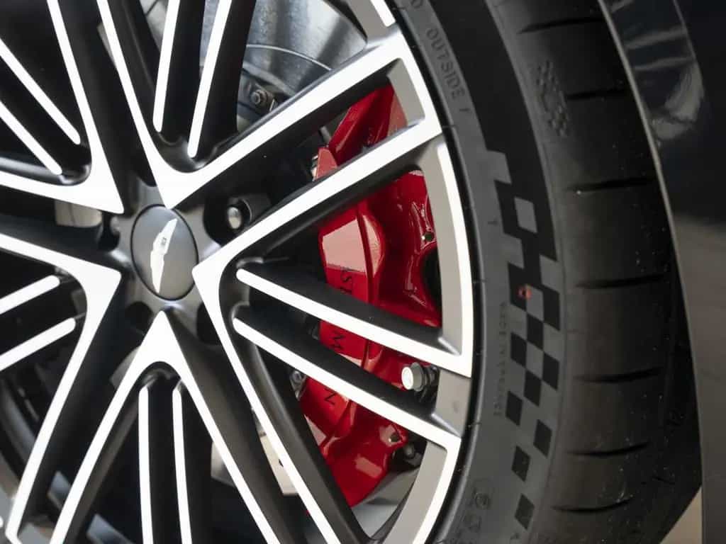 Aston Martin DB12 V8 Volante null-photo-21