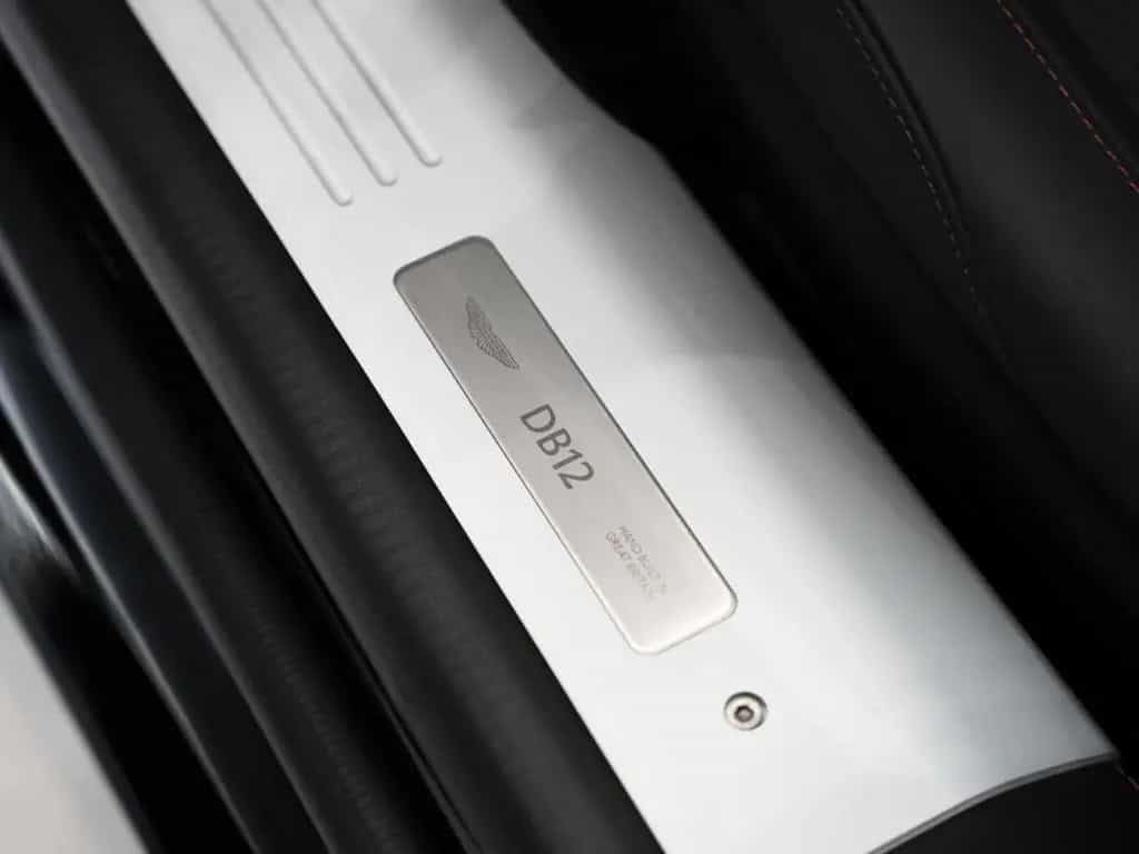 Aston Martin DB12 V8 Volante null-photo-24