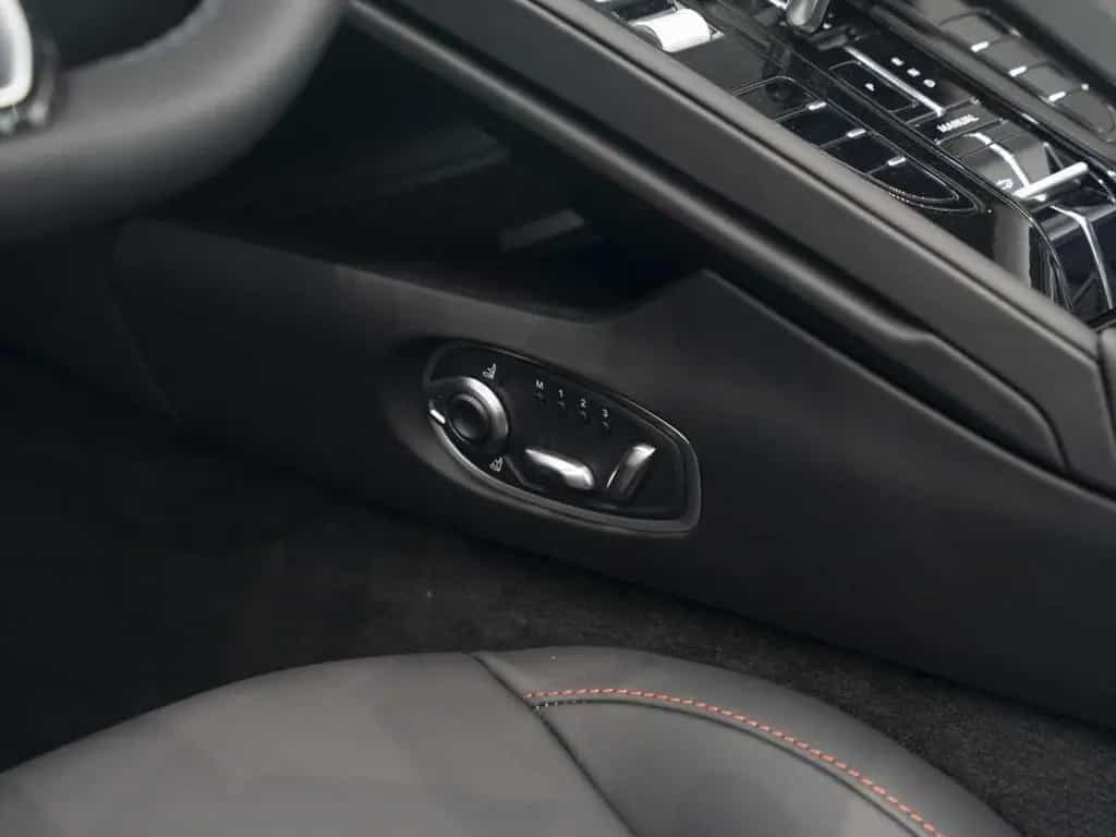 Aston Martin DB12 V8 Volante null-photo-25