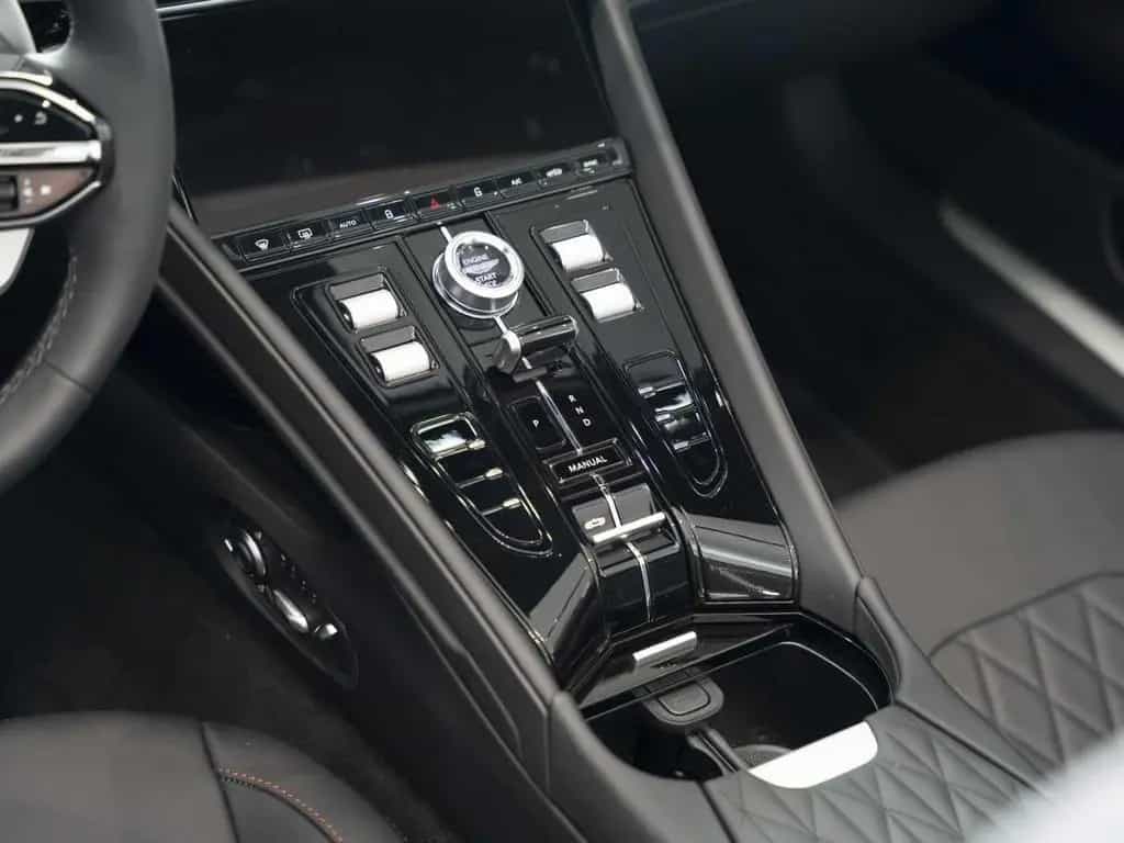 Aston Martin DB12 V8 Volante null-photo-26