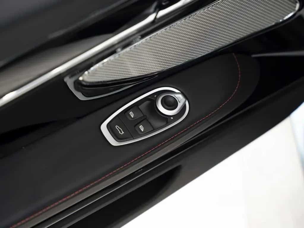 Aston Martin DB12 V8 Volante null-photo-27