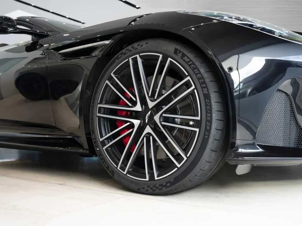 Aston Martin DB12 V8 Volante null-photo-3