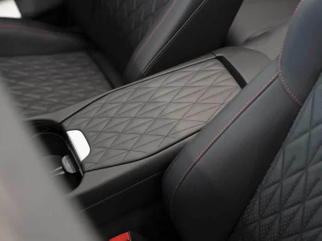 Aston Martin DB12 V8 Volante null-photo-32