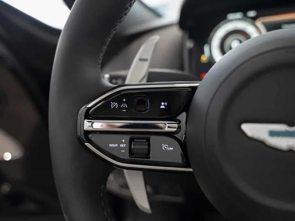 Aston Martin DB12 V8 Volante null-photo-34