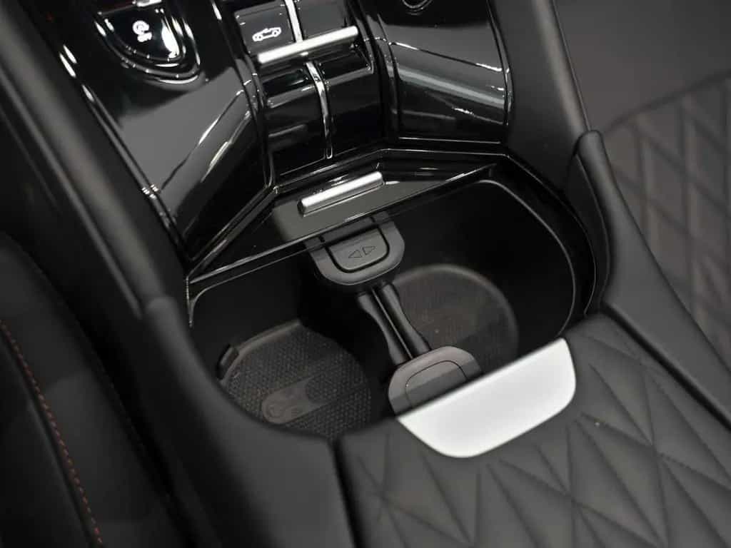 Aston Martin DB12 V8 Volante null-photo-36