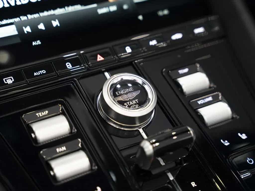 Aston Martin DB12 V8 Volante null-photo-37
