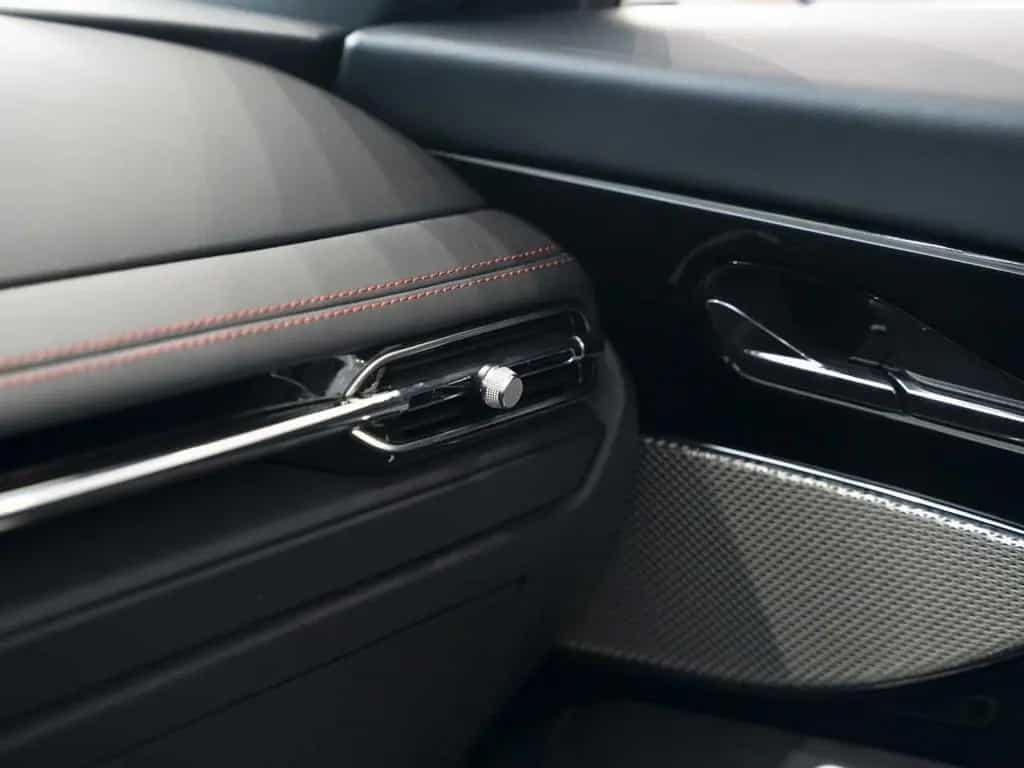 Aston Martin DB12 V8 Volante null-photo-40