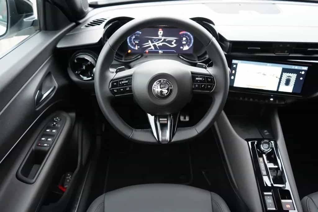 Alfa Romeo Junior Ibrida Speciale 1.2 VGT mHev Matrix ACC 06/2025-photo-11