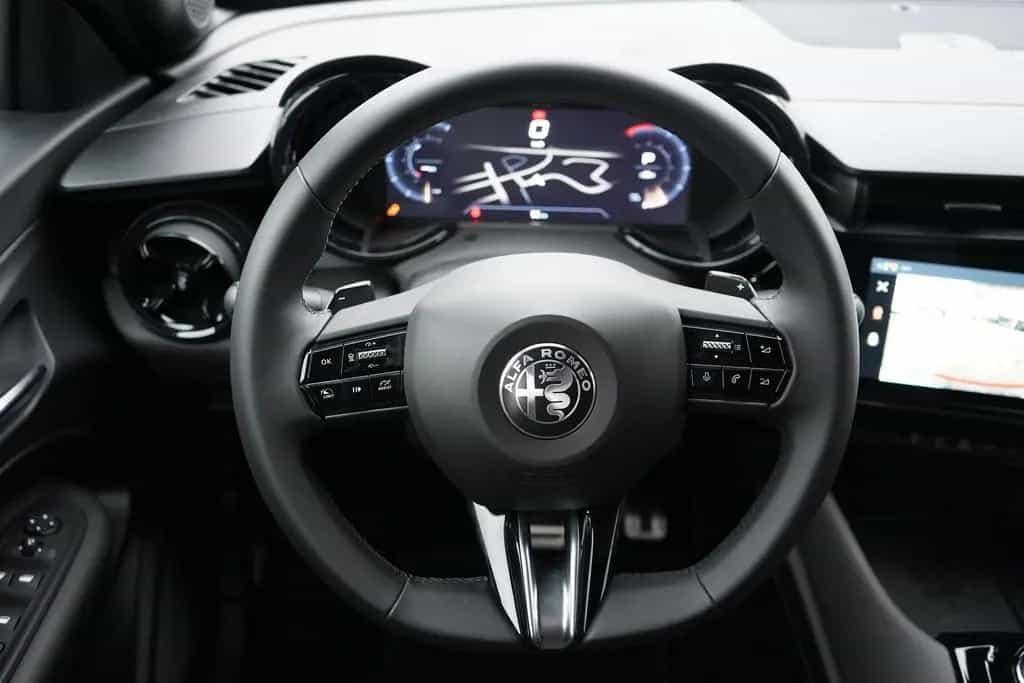 Alfa Romeo Junior Ibrida Speciale 1.2 VGT mHev Matrix ACC 06/2025-photo-22