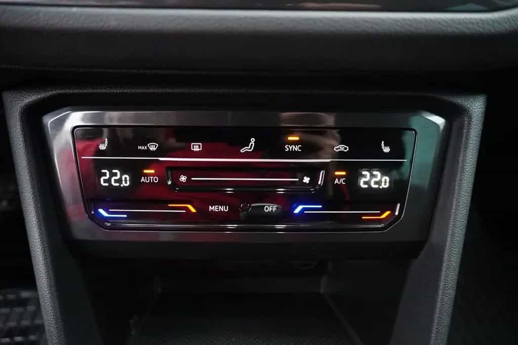 Volkswagen Tiguan 1.5 TSI United Navi LED AHK ACC PDC DAB 01/2021-photo-21