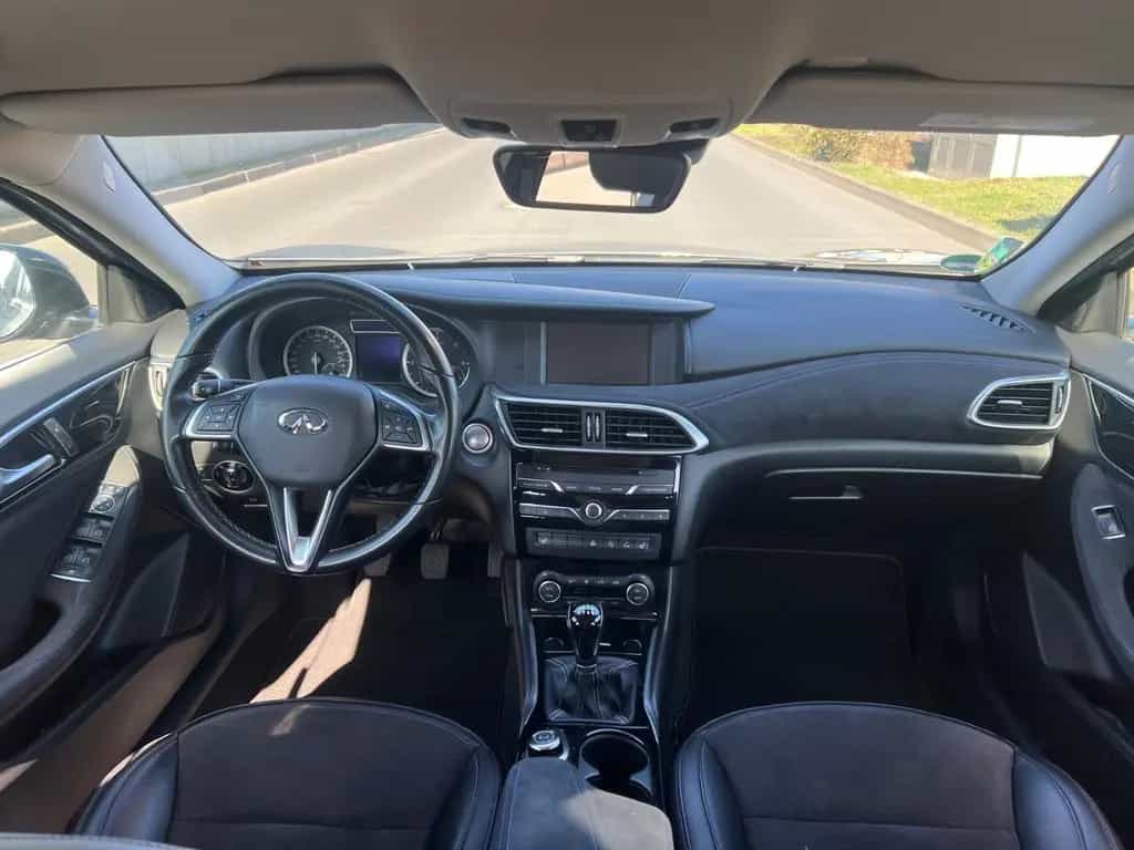 Infiniti Q30 1.5d FWD City Black Edition 06/2016-photo-9
